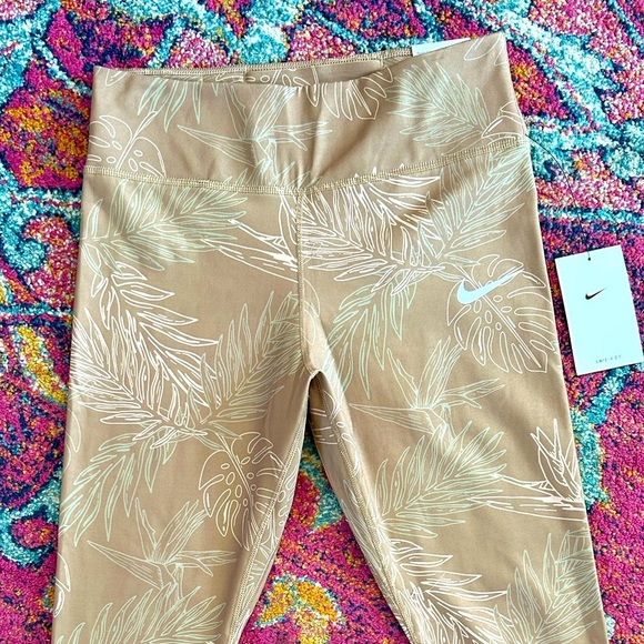 NWT Nike | Women’s Light Brown Tropical Leaf Pattern One Luxe Leggings, size M - Picture 10 of 15